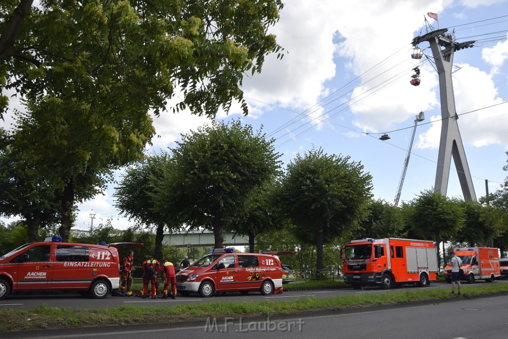 Koelner Seilbahn Gondel blieb haengen Koeln Linksrheinisch P250.JPG - Miklos Laubert